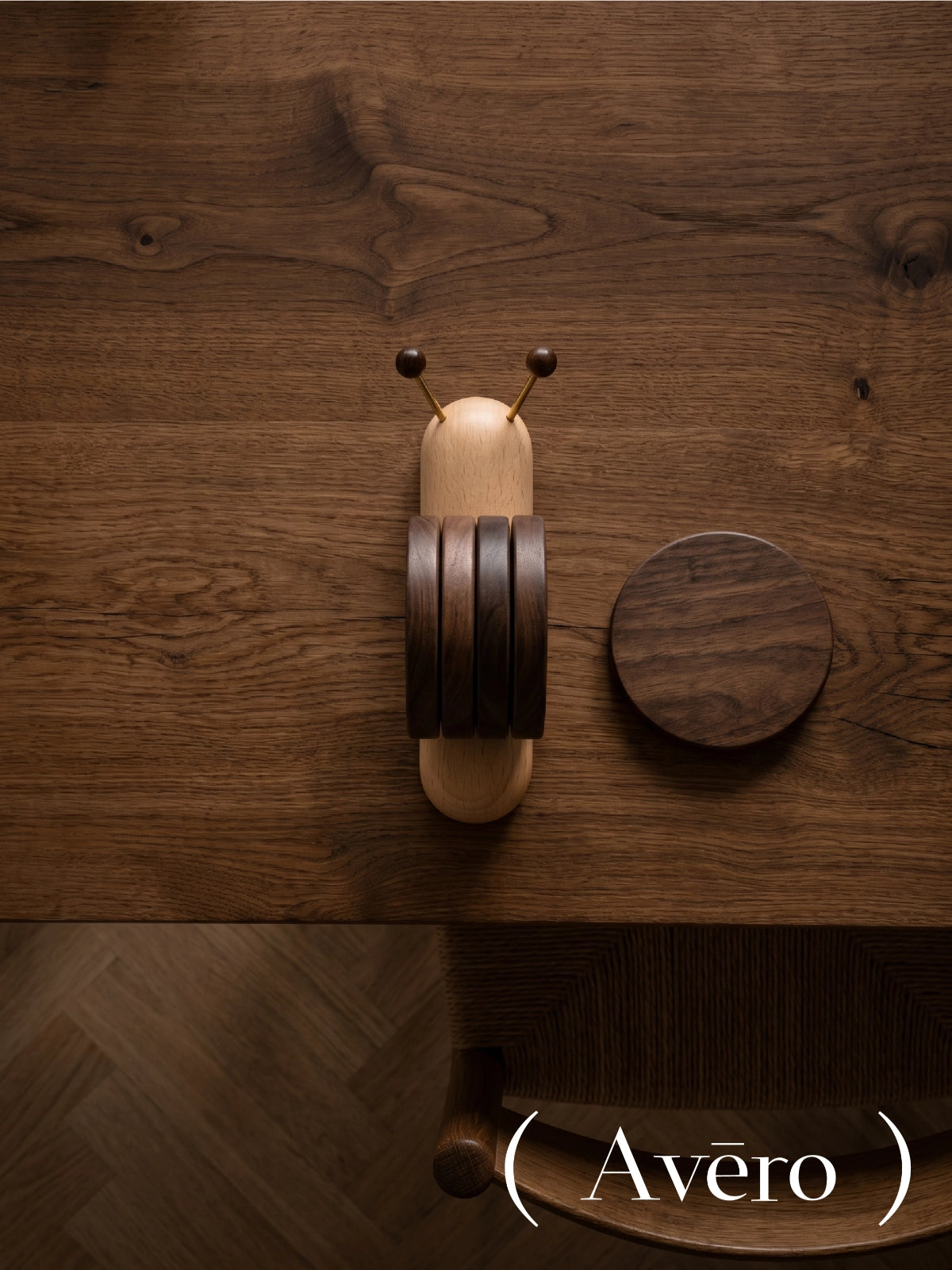 Magnetic walnut wood coaster set in snail holder